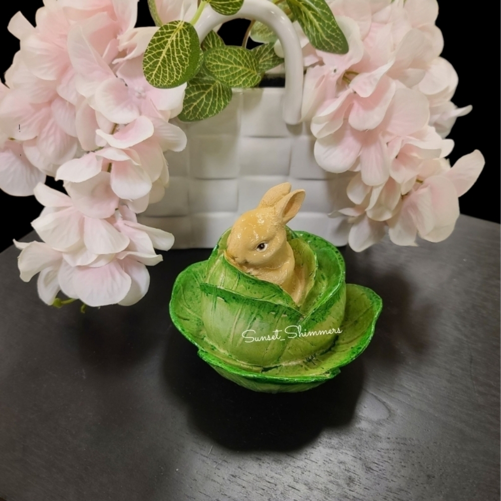 Spring Easter Bunny Rabbit In Cabbage Leaf Figurine Tier Tray Decor New - Picture 3 of 6